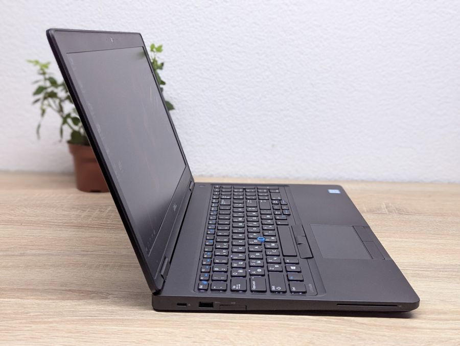 Ноутбук Б/В Dell Latitude 5580, Intel Core i5-6300U, DDR4 8 GB, SSD 256GB, 15.6" Full HD
