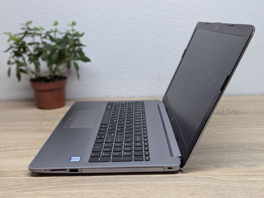Ноутбук Б/В HP Notebook 250 G7, Intel Core i3-7020U, DDR4 8 GB, SSD 128GB, 15.6" Full HD