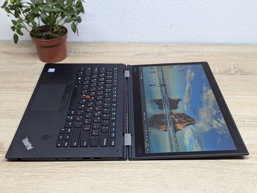 Ноутбук Б/В Lenovo X1 Yoga, Intel Core i5-7200U, DDR3, SSD 256GB, 14" Full HD Сенсор [ProductHub SKU L570]