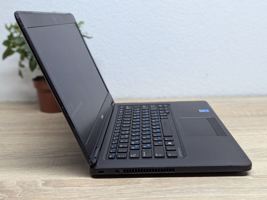 Ноутбук Б/В Dell Latitude E5450, Intel Core i5-5200U, DDR3 8 GB, SSD 128GB, 14" HD