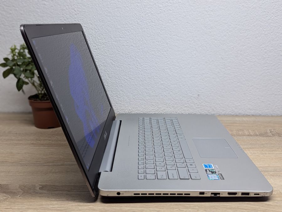 Ноутбук Б/В ASUS Vivobook Pro N752VX, Intel Core i7-6700HQ, DDR4 16 GB, SSD 128GB + HDD 320GB, NVIDIA GeForce GTX 950M 2Gb, 17" Full HD