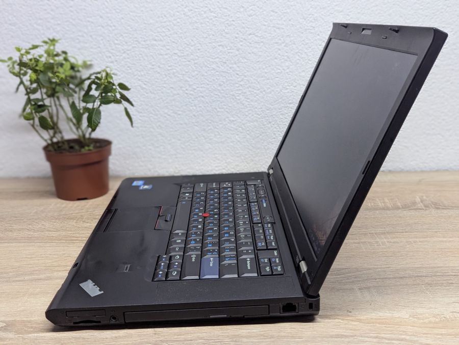 Ноутбук Б/В Lenovo ThinkPad T520I, Intel Core i3-2310M, DDR3, SSD 128GB, 15.6" HD
