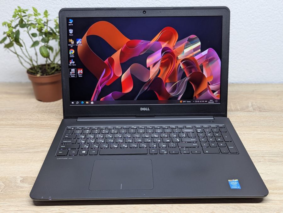 Ноутбук Б/В Dell Latitude 3550, Intel Core i5-5200U, DDR3 8 GB, SSD 256GB, NVIDIA GeForce 830M 2Gb, 15.6" Full HD