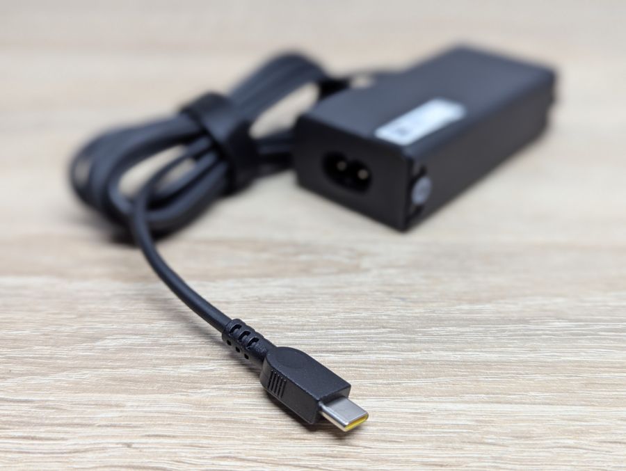 Б/В Універсальний блок живлення USB Type-C 65W