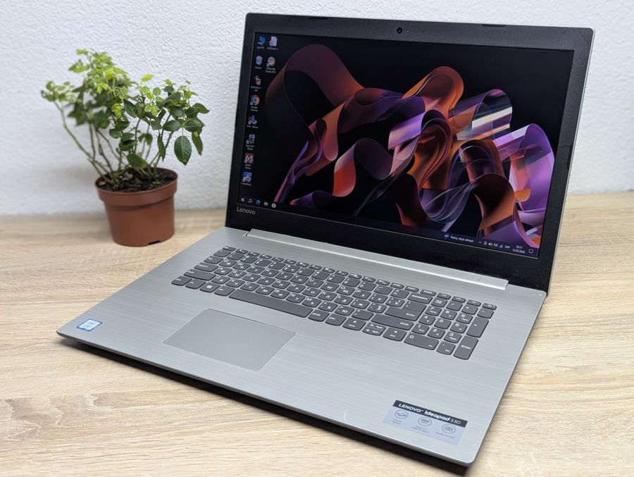 Ноутбук Б/В Lenovo IdeaPad 330-17IKB, Intel Core i3-8130U, DDR4 8 GB, SSD 128GB + 1 TB, 17" UHD