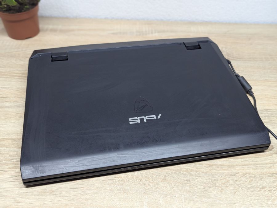 Ноутбук Б/В ASUS J73J, Intel Core i7-720QM, DDR3 6 GB, SSD 256GB + SSD 500GB, AMD Radeon HD 5800 1Gb, 17.3" HD [ProductHub SKU Asus171]