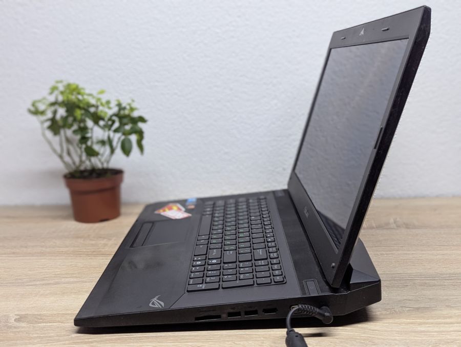 Ноутбук Б/В ASUS J73J, Intel Core i7-720QM, DDR3 6 GB, SSD 256GB + SSD 500GB, AMD Radeon HD 5800 1Gb, 17.3" HD [ProductHub SKU Asus171]