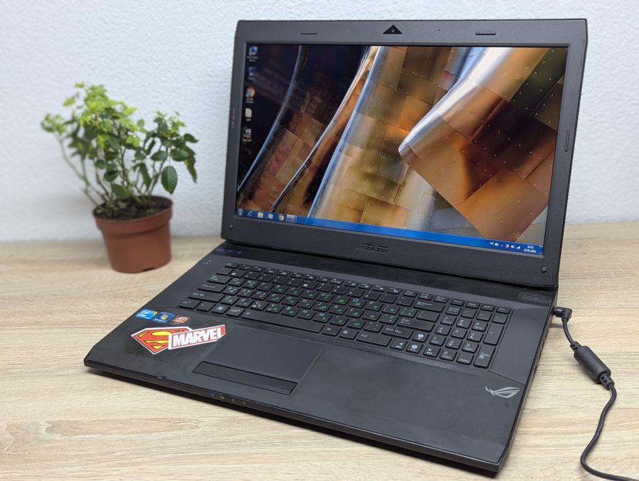 Ноутбук Б/В ASUS J73J, Intel Core i7-720QM, DDR3 6 GB, SSD 256GB + SSD 500GB, AMD Radeon HD 5800 1Gb, 17.3" HD [ProductHub SKU Asus171]