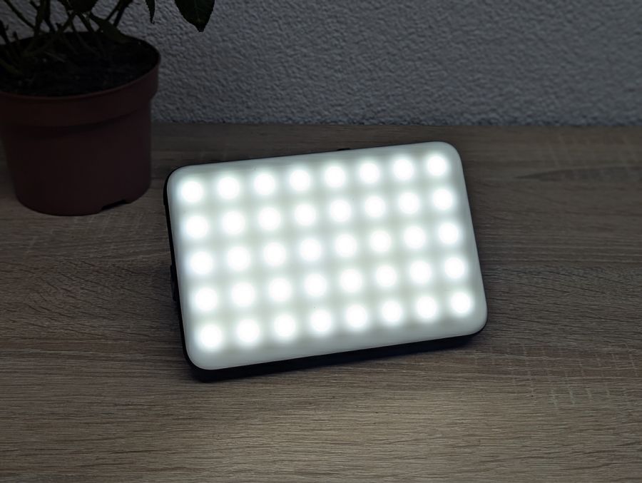 Новий Кемпінговий LED-ліхтар Eventek з функцією Power Bank 20 000 мАг