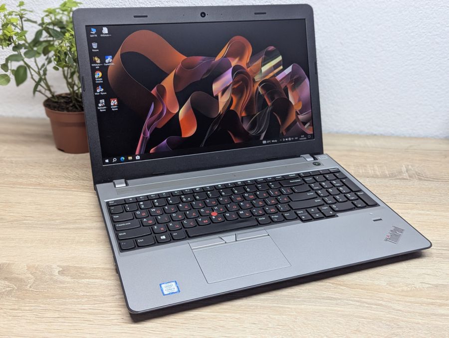 Ноутбук Б/В Lenovo ThinkPad E570, Intel Core i3-7100U, DDR4 8 GB, SSD 128GB, 15.6" Full HD