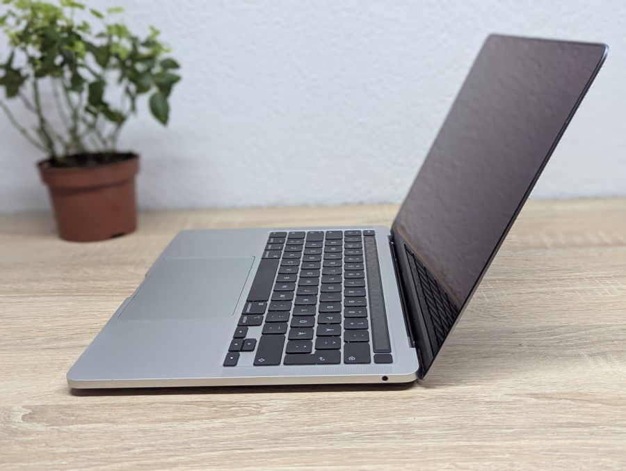 Ноутбук Б/В Apple MacBook Pro 13 2020 A2289, Intel Core i5-8257U, LPDDR3, SSD 256GB, 13"