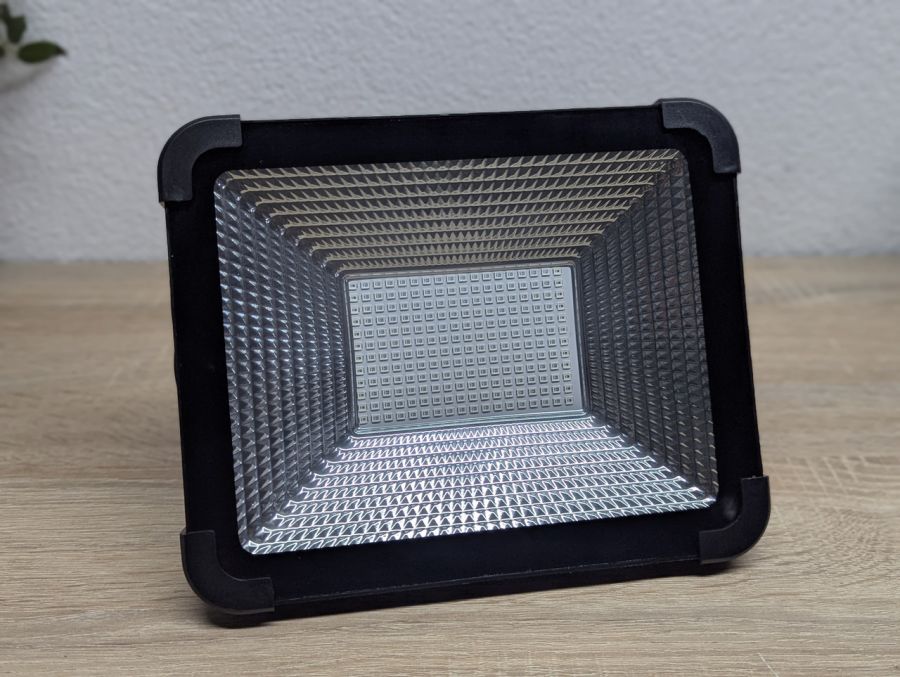 Новий Cвітлодіодний (LED) прожектор з сонячною панеллю [ProductHub SKU 1258(15)]