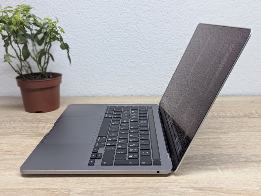 Ноутбук Б/В Apple MacBook Pro 13 2020, Intel Core i5-8257U, LPDDR3, SSD 512GB, 13" (2560x1600)