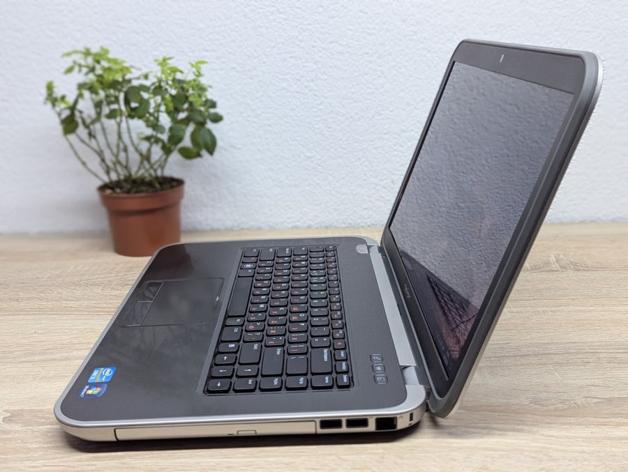Ноутбук Б/В Dell Inspiron 5520, Intel Core i5-3210U, DDR3 8 GB, SSD 128GB, AMD Radeon HD 7600M 1Gb, 15.6" HD