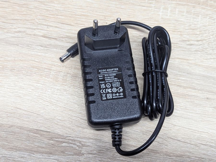 Новий Універсальний блок живлення AC/DC 15V з набором змінних роз'ємів