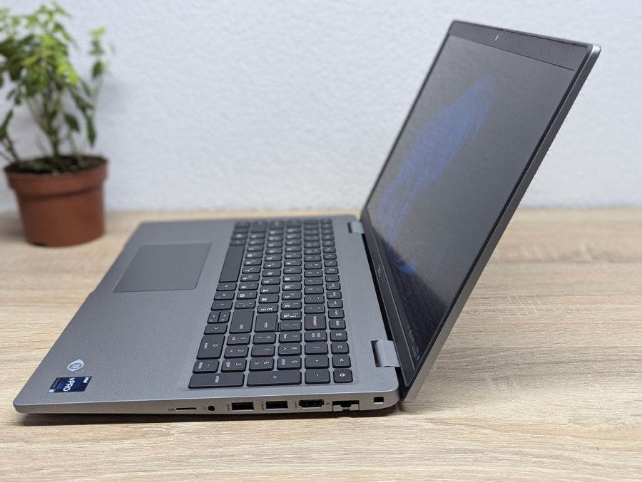 Ноутбук Б/В Dell Latitude 5530, Intel Core i5-1235U, DDR4 16 GB, SSD 512GB, 15.6" Full HD