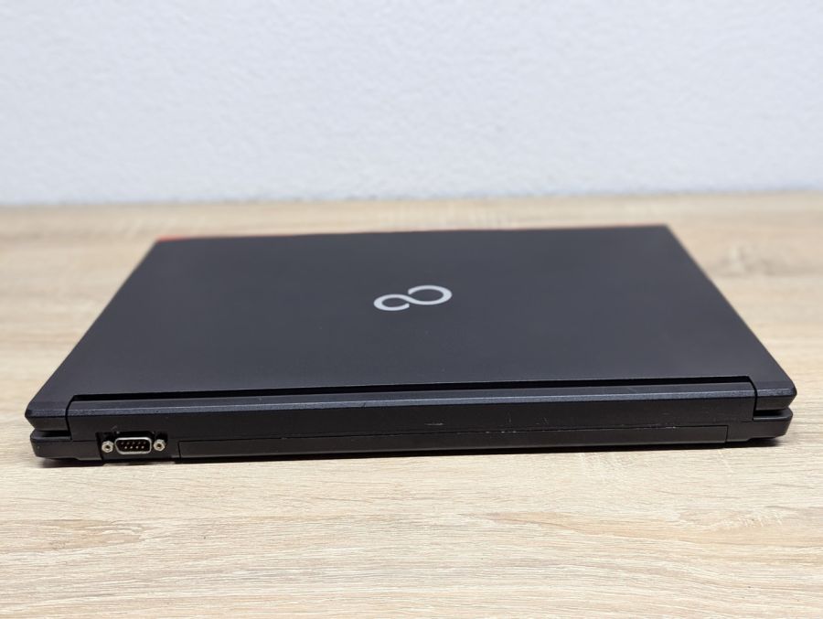 Ноутбук Б/В Fujitsu E556, Intel Core i7-6500U, DDR4 8 GB, SSD 128GB, 15.6" Full HD [ProductHub SKU F258]