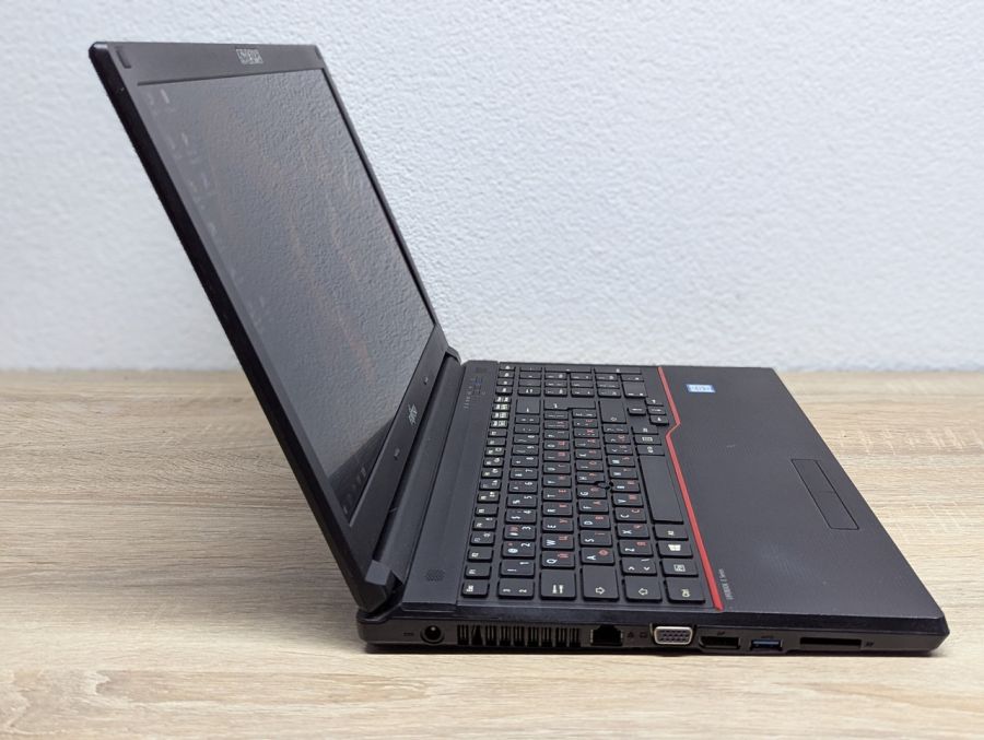Ноутбук Б/В Fujitsu E556, Intel Core i7-6500U, DDR4 8 GB, SSD 128GB, 15.6" Full HD [ProductHub SKU F258]