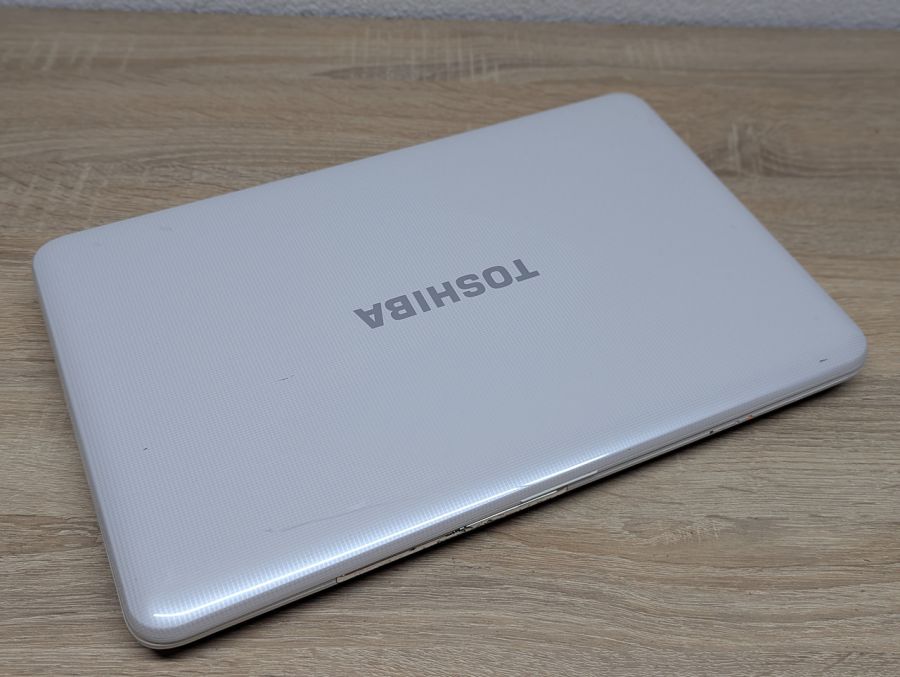 Ноутбук Б/В Toshiba Satellite L850, Intel Core i7-3630QM, DDR3 8 GB, SSD 256GB, AMD Radeon HD 7600M, 15.6" HD [ProductHub SKU T161]