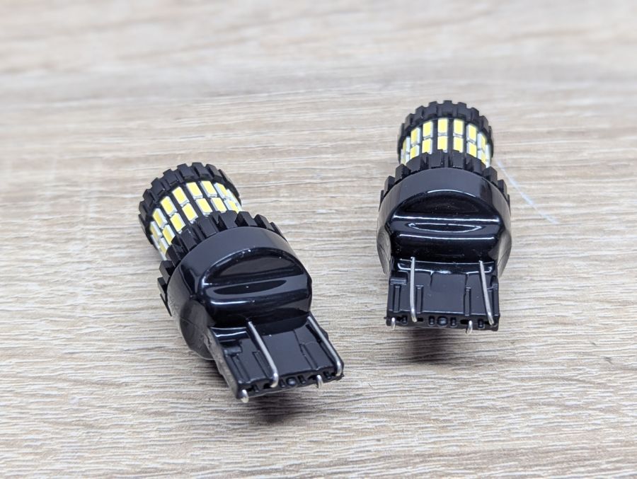 Новий Автомобільні світлодіодні LED-лампи Oushi T20 W21\5W,7443