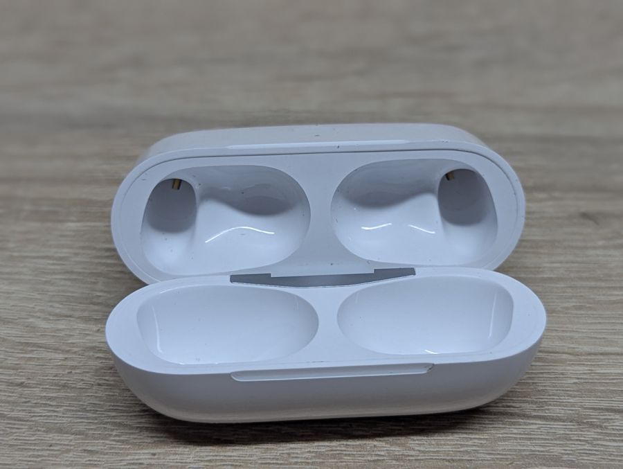 Новий Зарядний кейс для Apple AirPods Pro