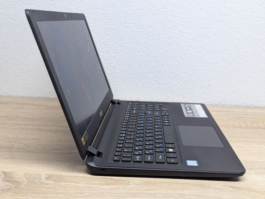 Ноутбук Б/В Acer Aspire ES1-572, Intel Core i5-6200U, DDR3 8 GB, SSD 256GB, 15.6" Full HD