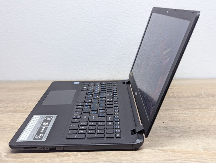 Ноутбук Б/В Acer Aspire ES1-572, Intel Core i5-6200U, DDR3 8 GB, SSD 256GB, 15.6" Full HD