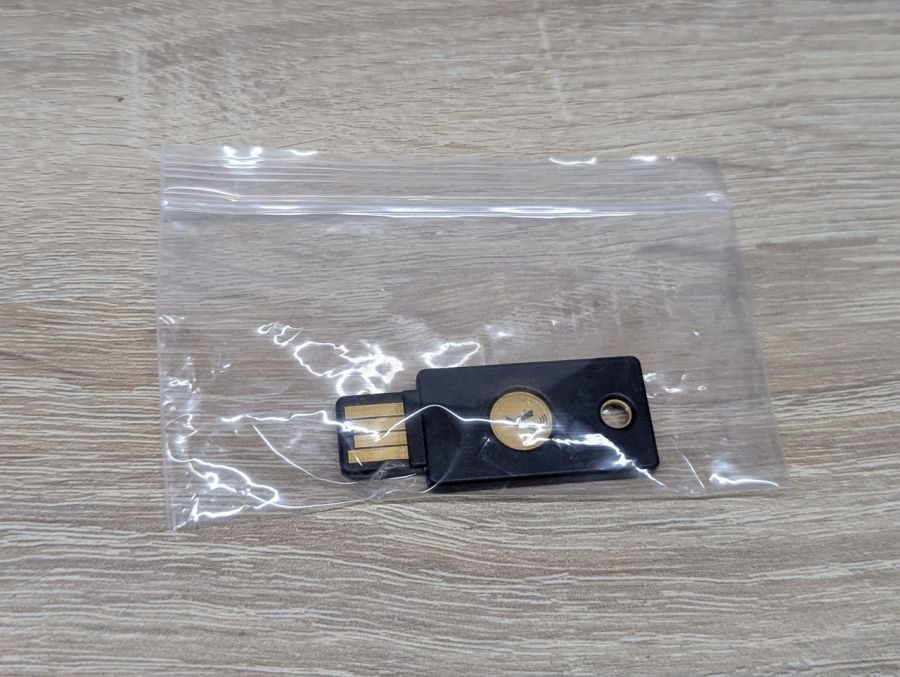 Новий Ключ безпеки Yubico Security Key C NFC