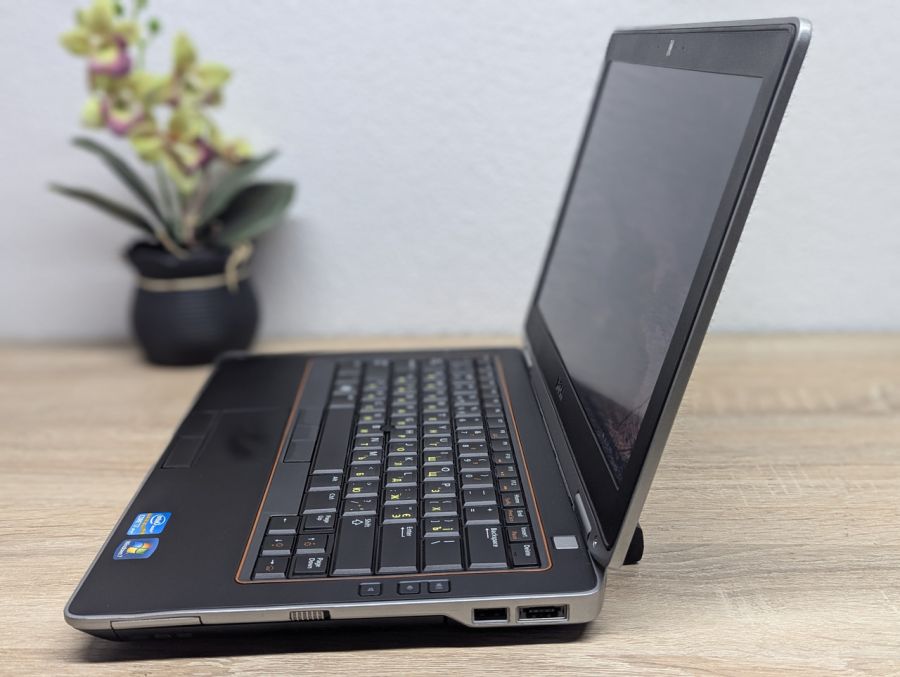 Ноутбук Б/В Dell Latitude E6320, Intel Core i7-2620M, DDR3 8 GB, SSD 128GB, 15.6" HD