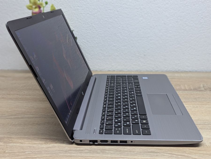Ноутбук Б/В HP Notebook 250 G7, Intel Core i3-8130U, DDR4 8 GB, SSD 128GB, 15.6" Full HD