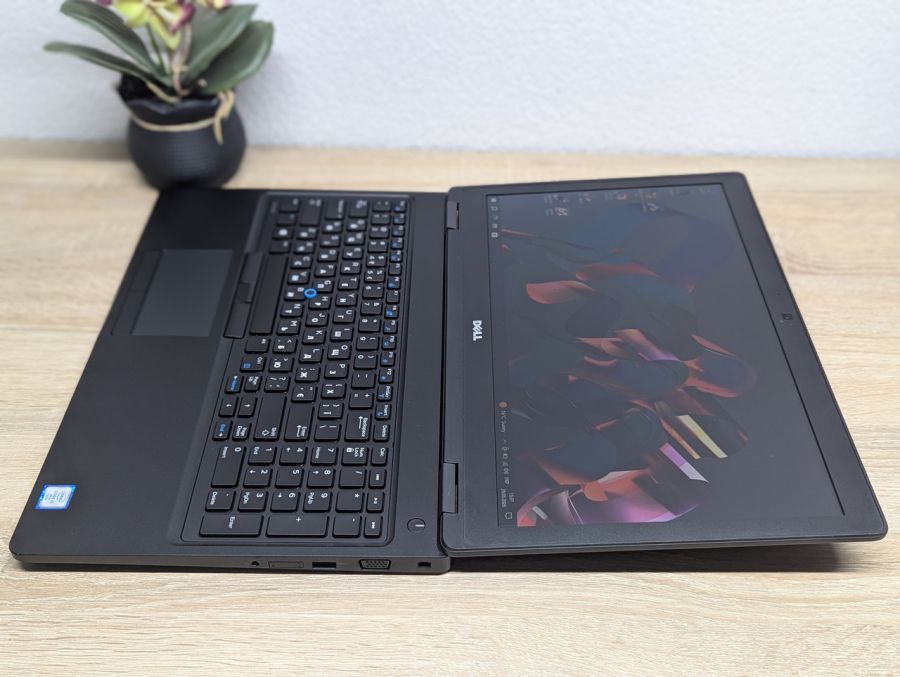 Ноутбук Б/В Dell Latitude 5580, Intel Core i5-6300U, DDR4 8 GB, SSD 256GB, 15.6" HD