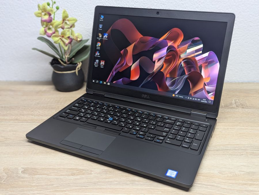 Ноутбук Б/В Dell Latitude 5580, Intel Core i5-6300U, DDR4 8 GB, SSD 256GB, 15.6" HD