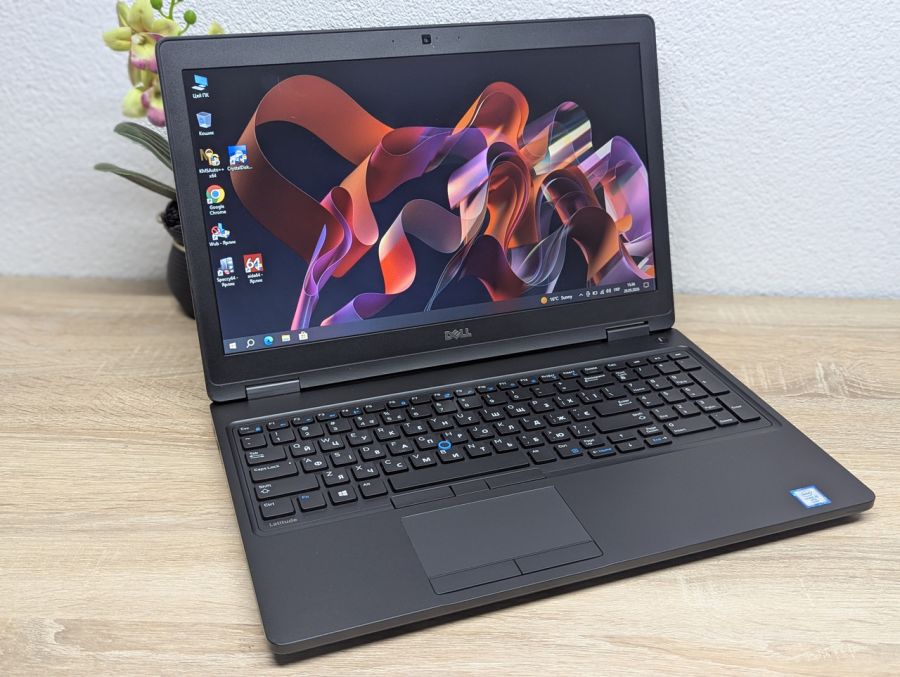 Ноутбук Б/В Dell Latitude 5580, Intel Core i5-6300U, DDR4 8 GB, SSD 256GB, 15.6" HD