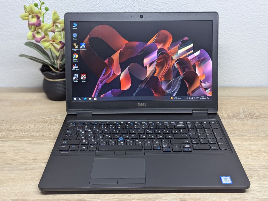 Ноутбук Б/В Dell Latitude 5580, Intel Core i5-6300U, DDR4 8 GB, SSD 256GB, 15.6" HD