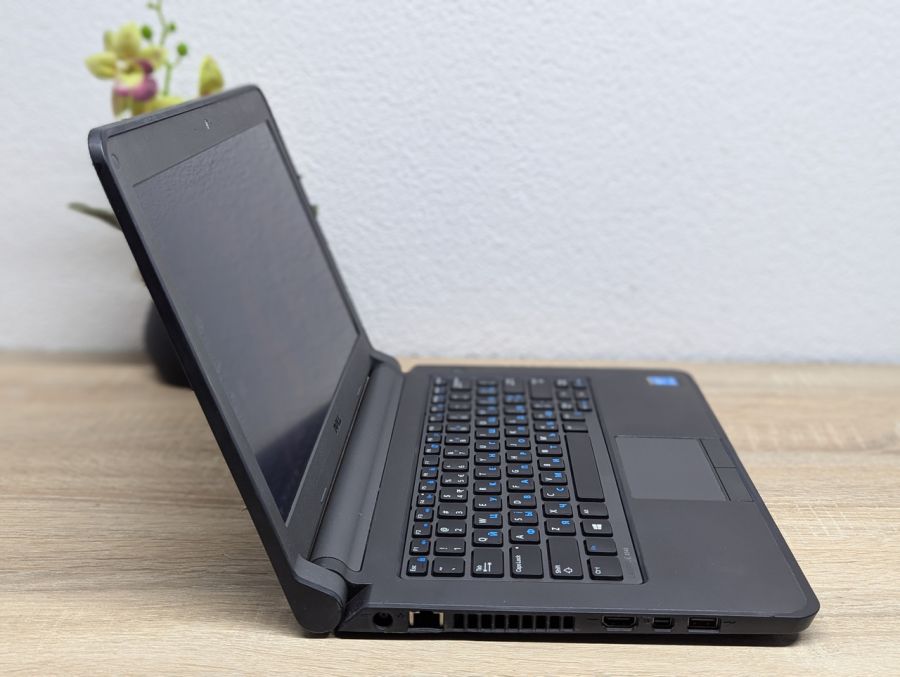 Ноутбук Б/В Dell Latitude 3340, Intel Core i5-4210U, DDR3 8 GB, SSD 128GB, 13.3" HD