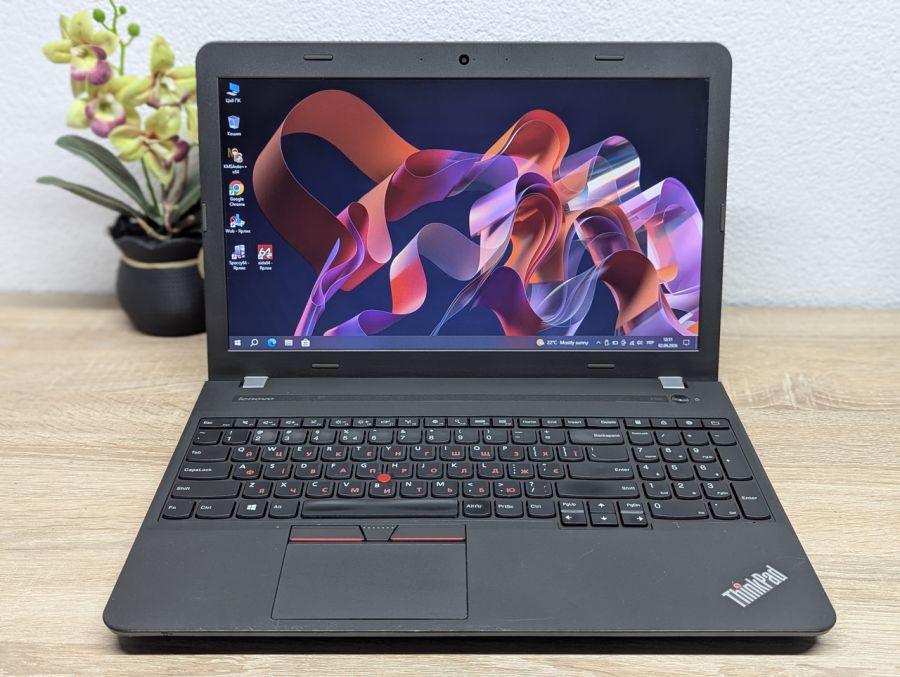 Ноутбук Б/В Lenovo E550, Intel Core i3-5005U, DDR3 8 GB, SSD 128GB, 15.6" HD