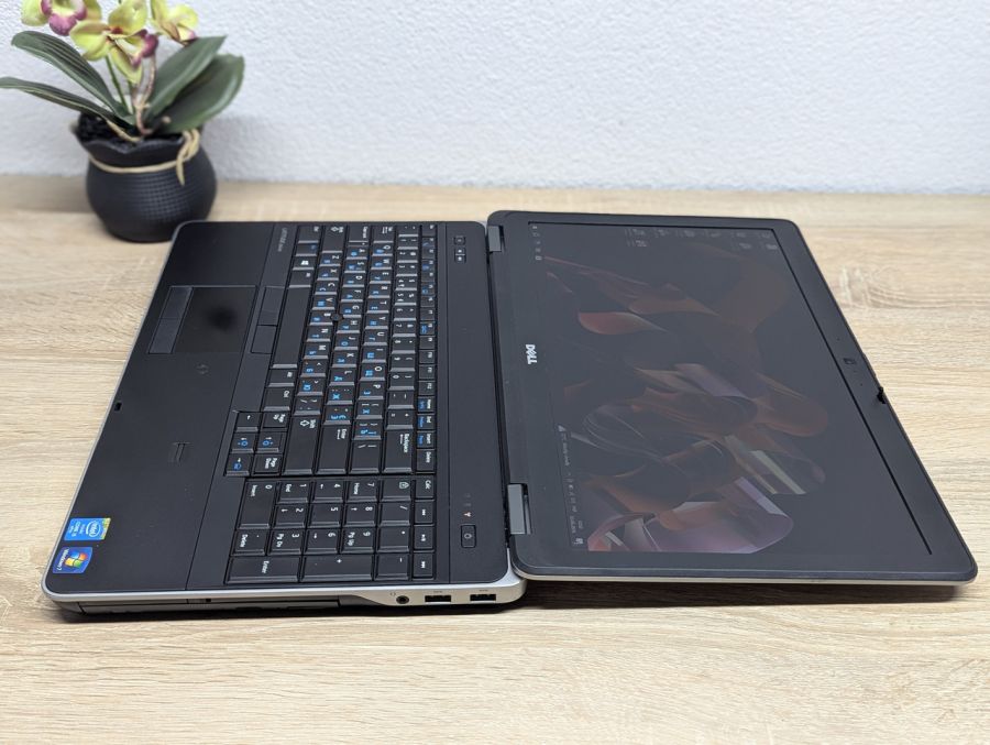 Ноутбук Б/В Dell Latitude E6540, Intel Core i5-4310M, DDR3 8 GB, SSD 256GB, AMD Radeon HD 8790M 2Gb, 15.6" Full HD