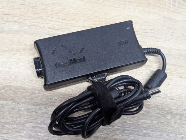 Б/В Блок живлення ResMed 370001 90W 24 В 3.75 А 7.4x5.5 мм
