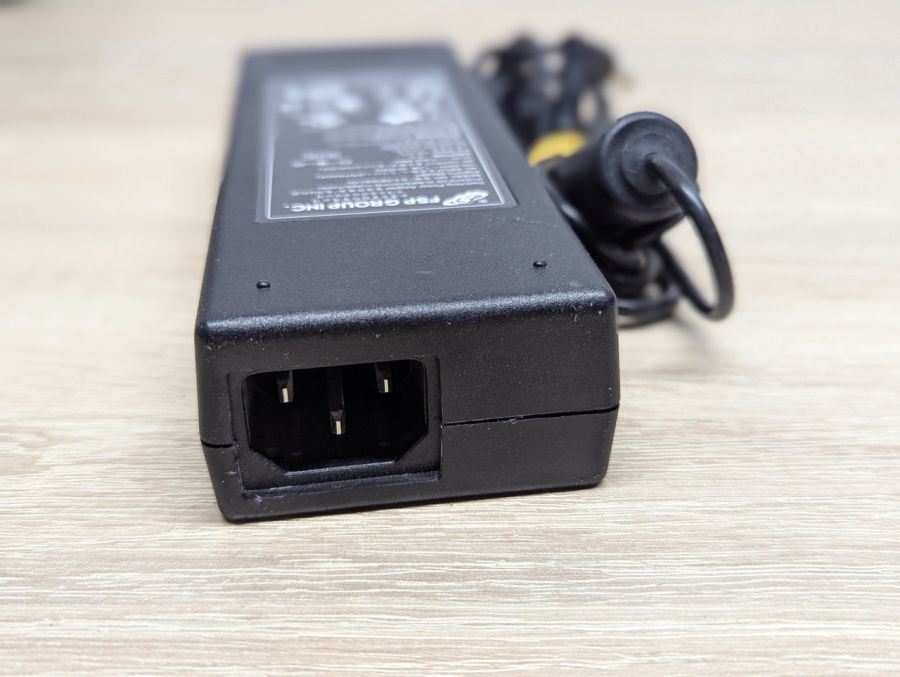 Б/В Блок живлення FSP Group INC FSP075-DMAB1 75 Вт 19 В 3.95 А 5.5x2.5мм