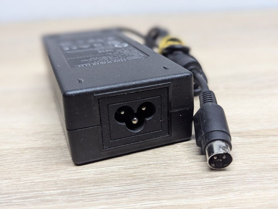 Б/В Блок живлення EDAC Power Electronics EA11013M-195 120 Вт 19.5V 6.15 А 3-pin [ProductHub SKU EA11013M]