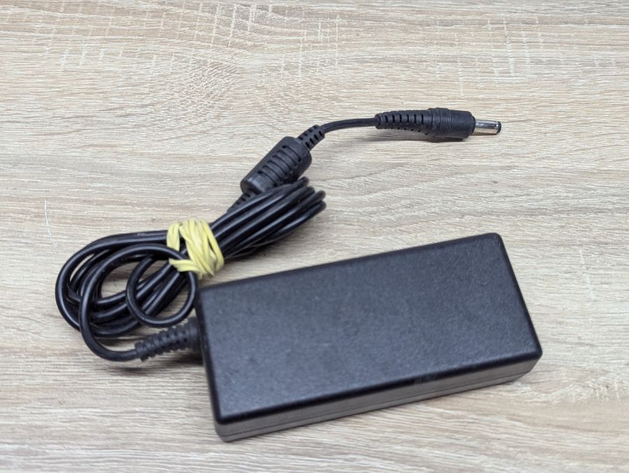 Б/В Блок живлення APD NB-65B19 65W 19V 3.42А 5.5x2.5мм