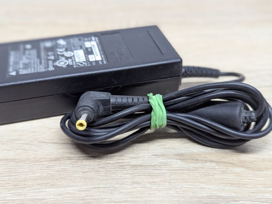 Б/В Блок живлення Delta Electronics ADP-90SB BB,90 Вт, 19 В,4.74 А,5.5x2.5 мм