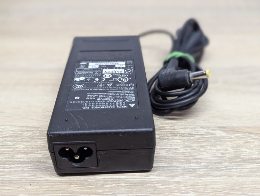 Б/В Блок живлення Delta Electronics ADP-90SB BB,90 Вт, 19 В,4.74 А,5.5x2.5 мм