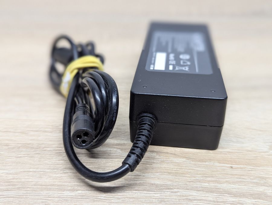 Б/В Універсальний блок живлення AF09,120 Вт,20 В,6 А, 3-pin mini-DIN