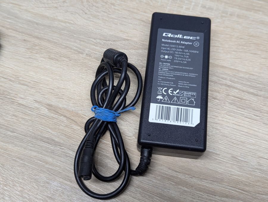Б/В Універсальний блок живлення Qoltec 50012.90W 20V,4.5A, 3-pin