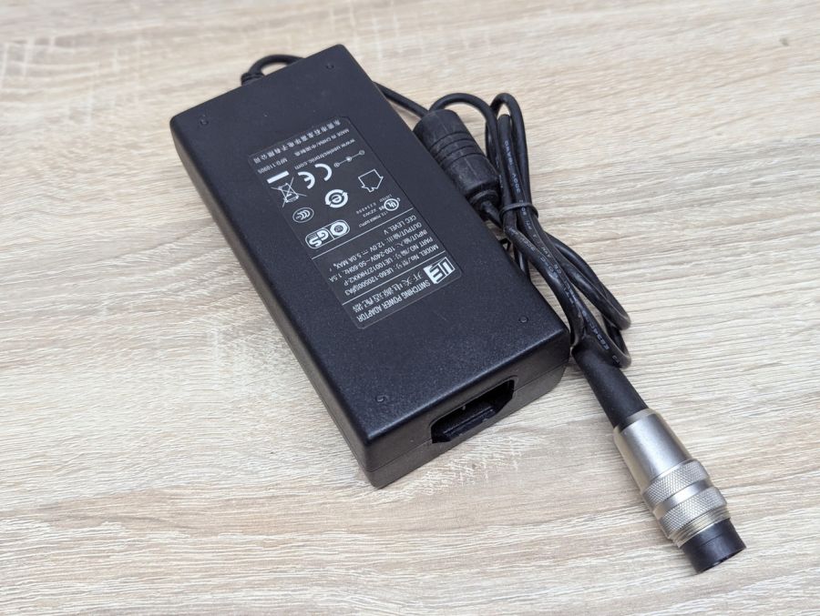 Б/В Блок живлення UE Electronic UE60-1205005SPA3, 60 Вт,12 В,5 А, GX16 3-pin [ProductHub SKU 5005SPA3]