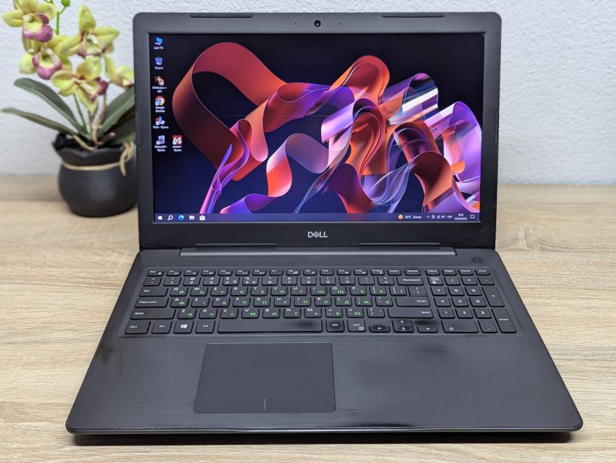 Ноутбук Б/В Dell Inspiron 5570, Intel Core i3-6006U, DDR4 8 GB, SSD 128GB, AMD Radeon 530 2Gb, 15.6" Full HD