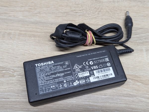 Б/В Блок живлення Toshiba 90 Вт,19 В,4.74 А,5.5x2.5 мм
