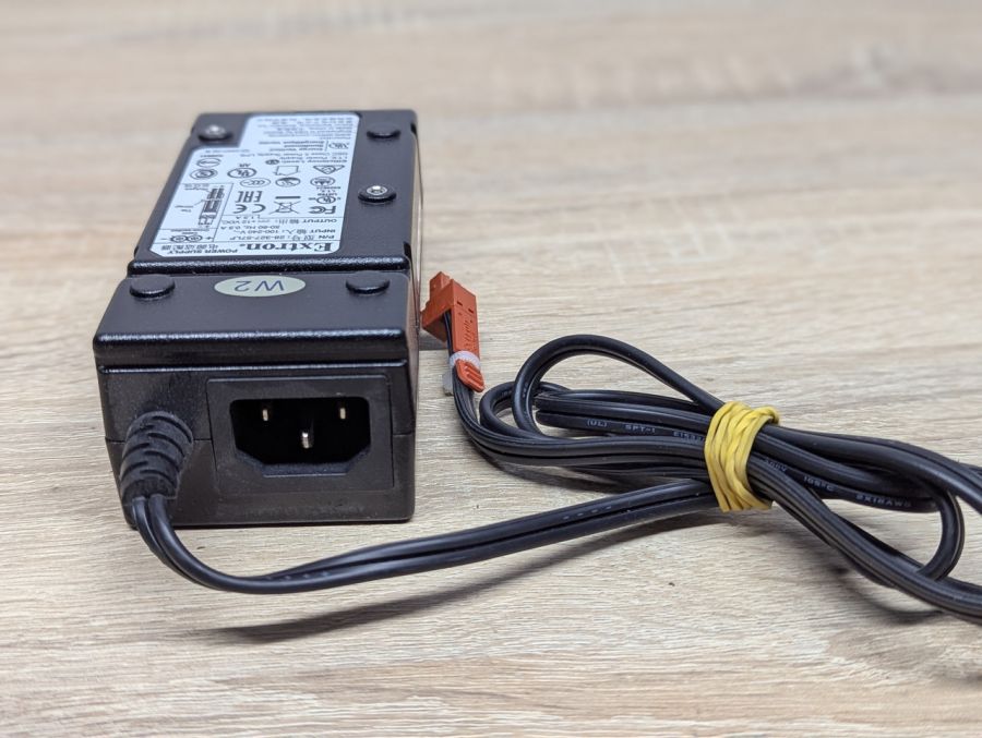 Б/В Блок живлення Extron 28-327-57LF,12 В,1.5 А,2-контактний затискний роз'єм