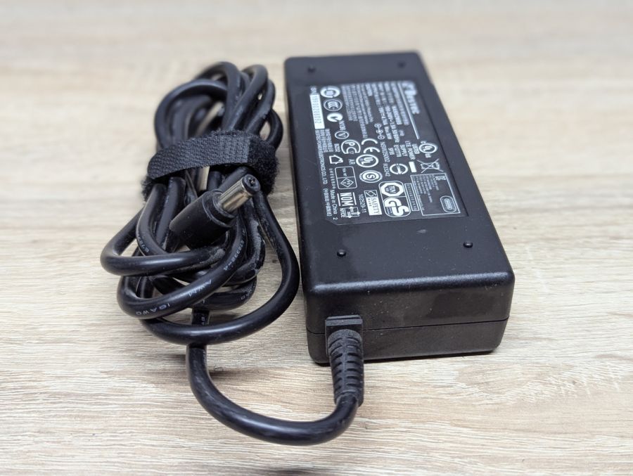 Б/В Блок живлення Bestec NA9002WBB,90 Вт,19В,4.74 А,5.5x 2.5мм [ProductHub SKU NA9002WBB]